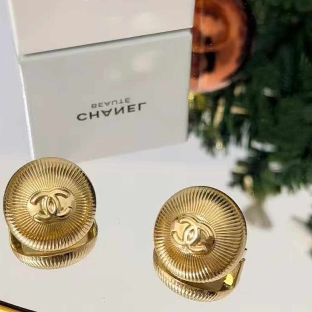 Chanel 2025 Christmas charm/button set